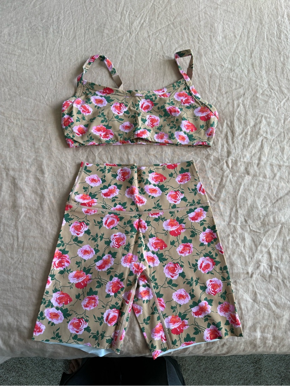 OFFLINE by Aerie rose bike shorts and sports bra set size M 🌹